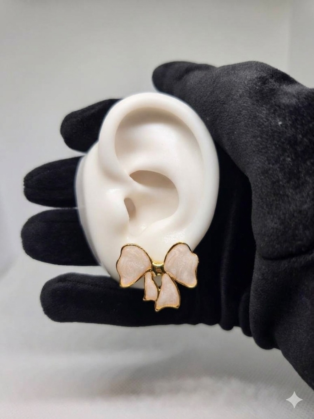 Creamy Bow Earrings